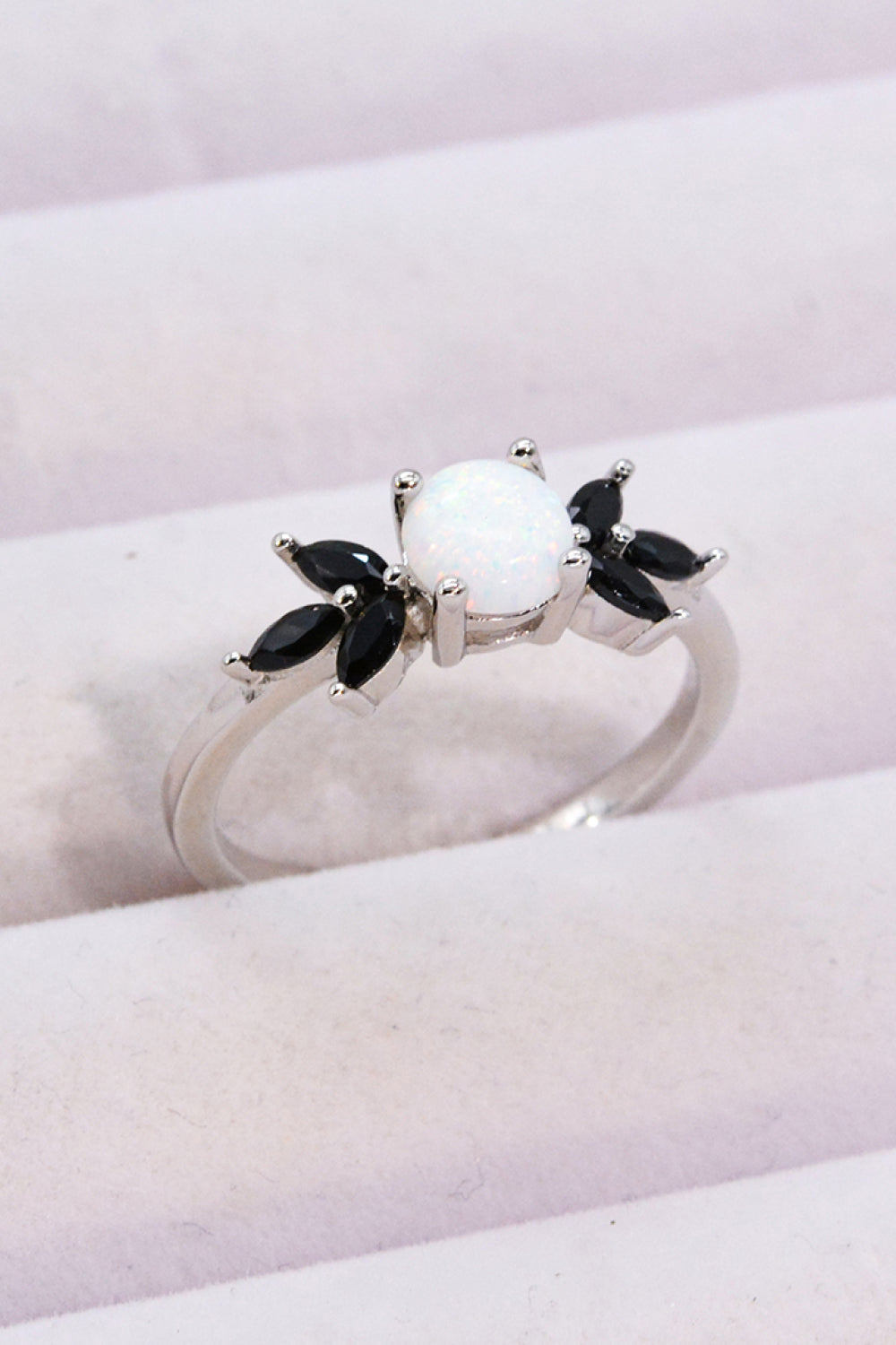 Anello bicolore in opale e zircone