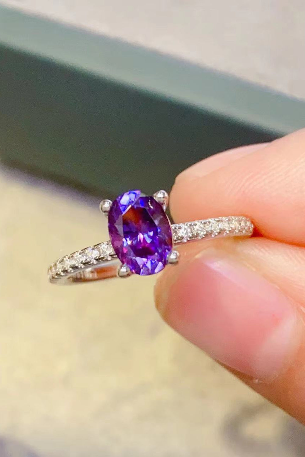1 Karat violetter Moissanit-Zinkenring