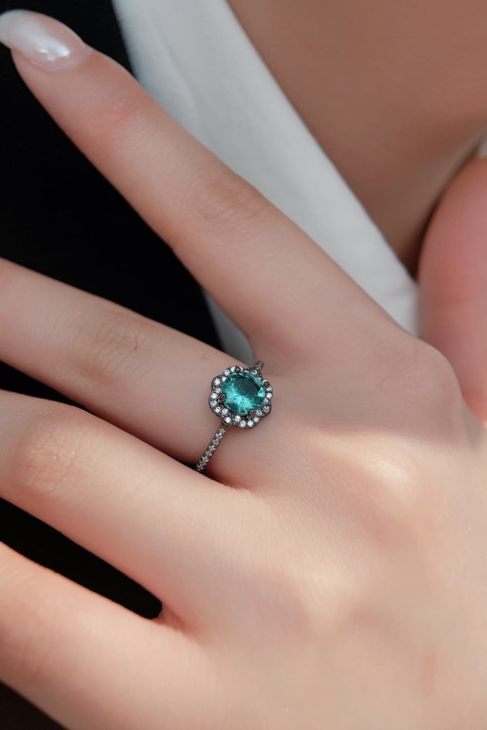 Anello floreale con zircone Paraiba