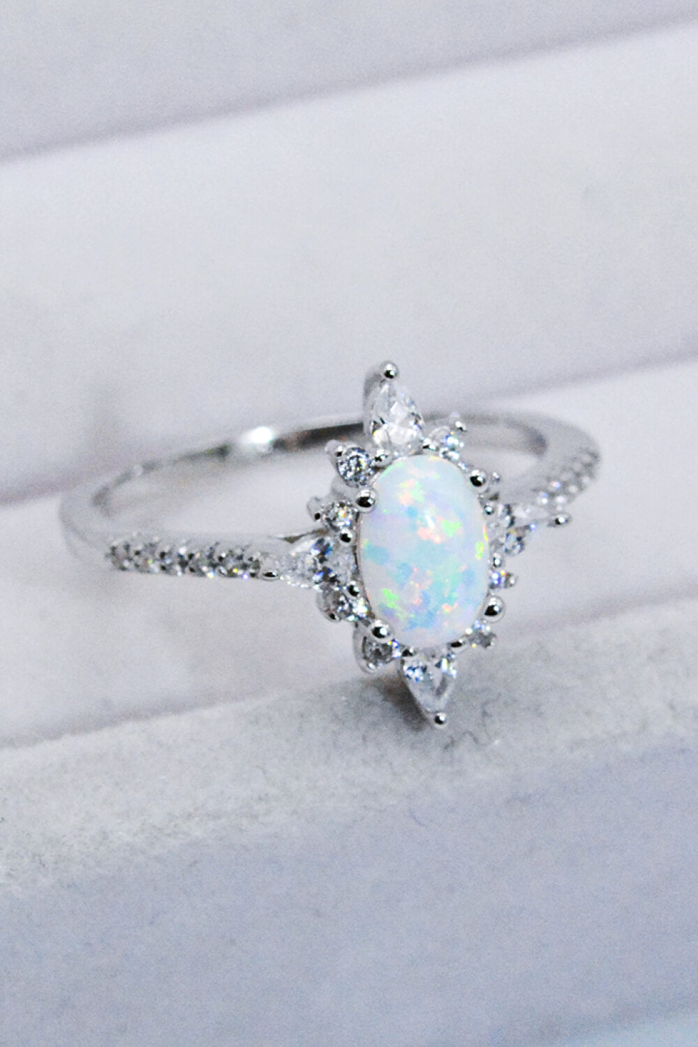 Anello in zirconio opale platino