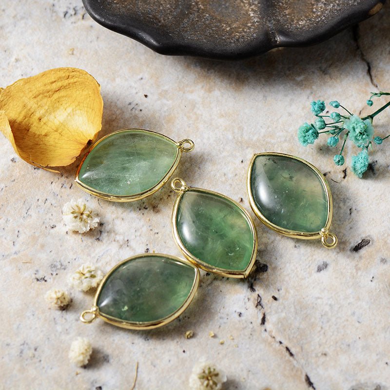 Pendenti con pietra preziosa di rame