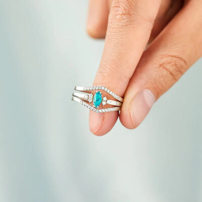Anello con zirconi a chevron turchese
