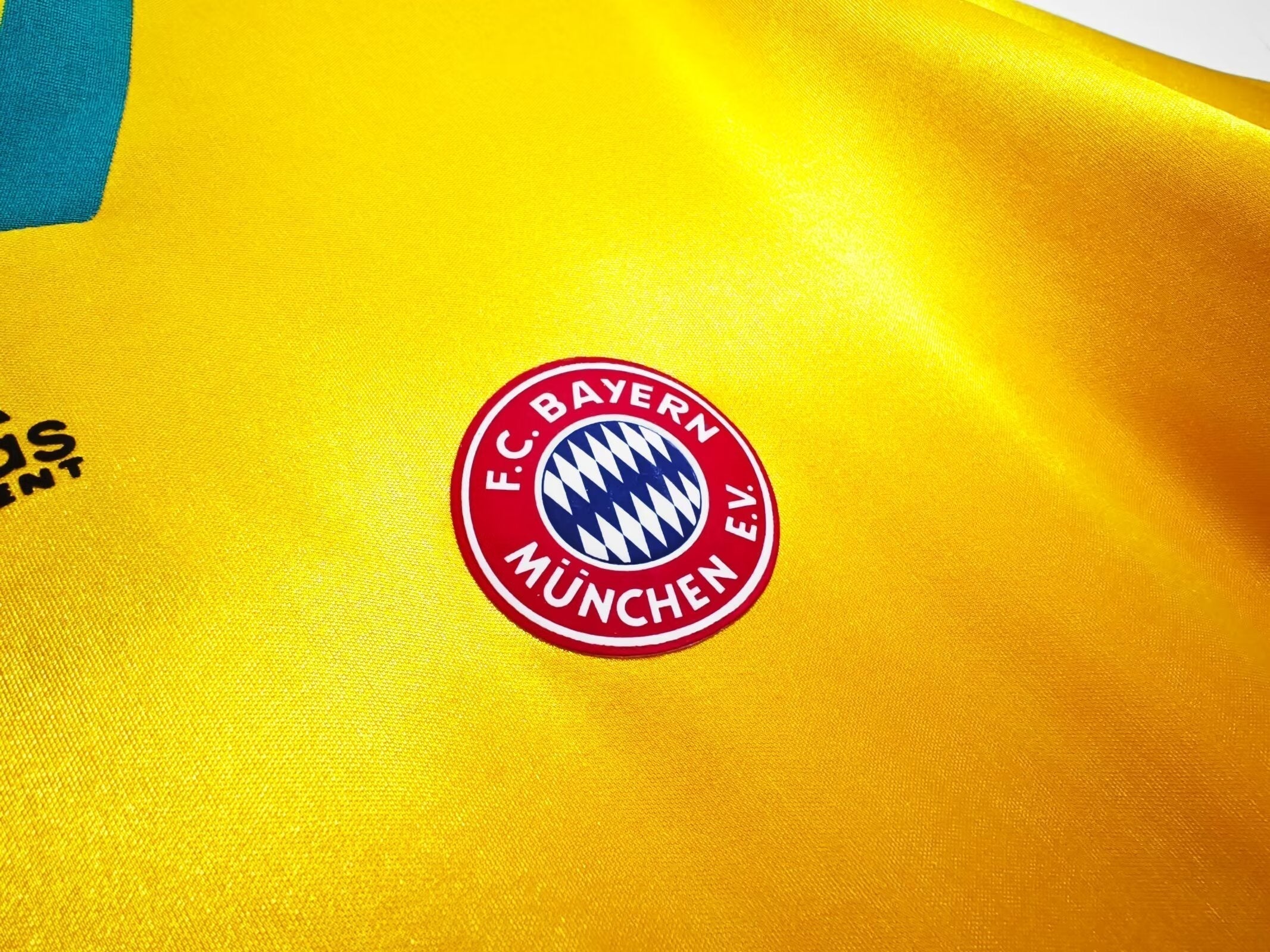 bayern-munchen-away-shirt-1993-1995-1