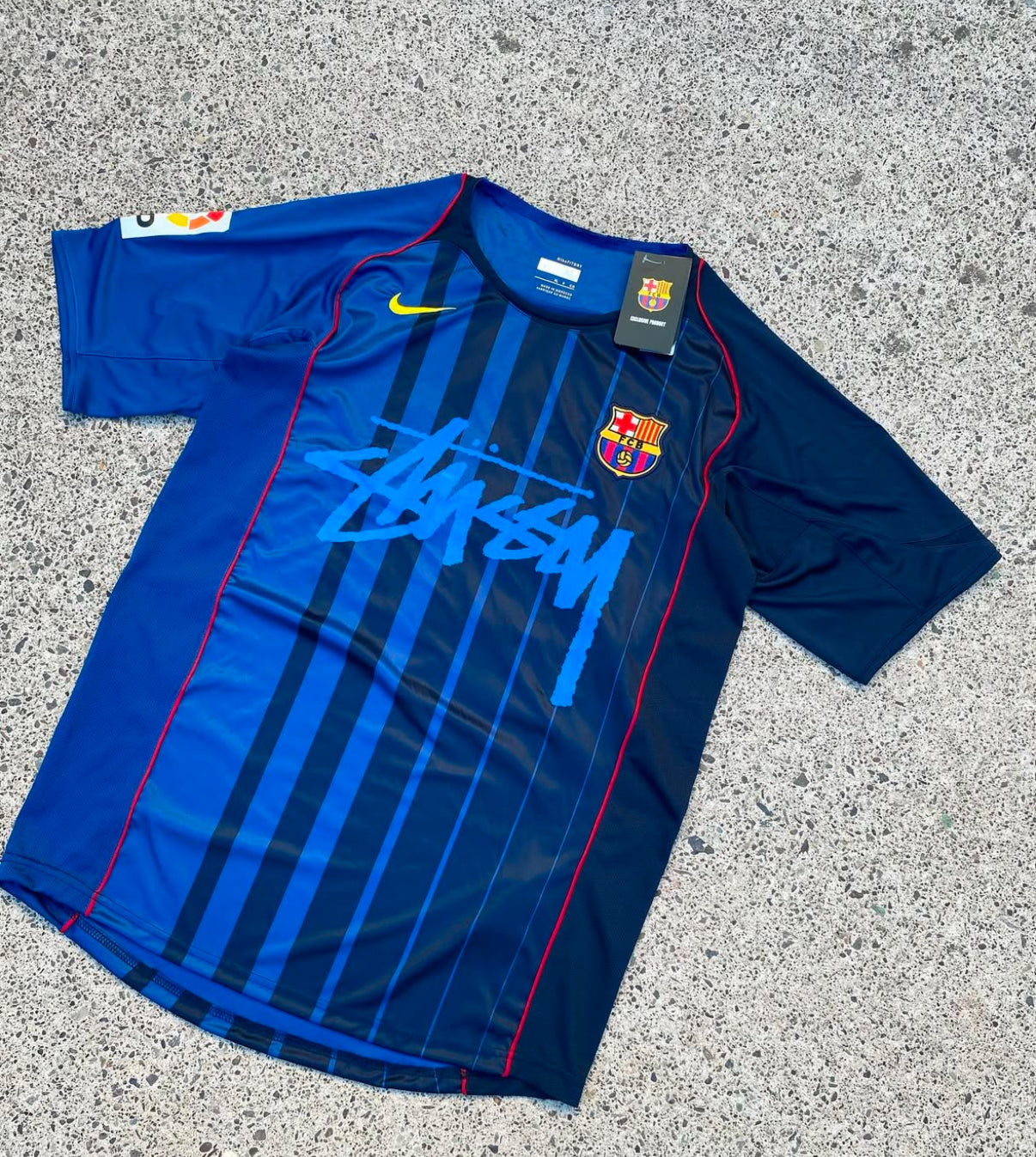 retro-barcelona-x-stussy-shirt-limited-edition-1