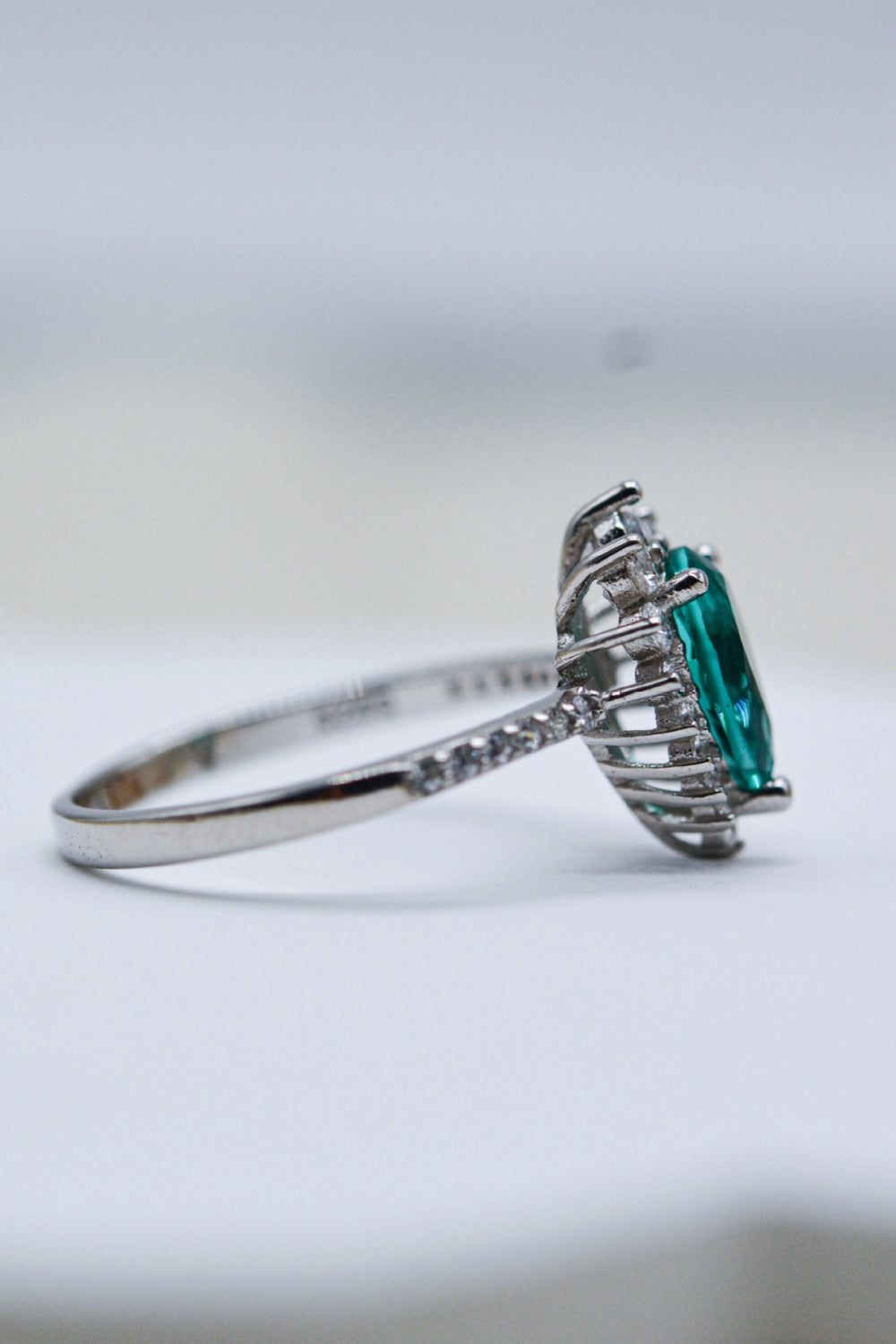 Anello a pera con zircone Paraiba