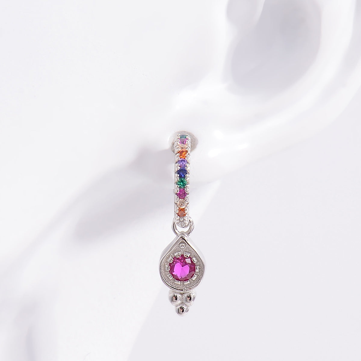 Orecchini a cerchio in argento zircone