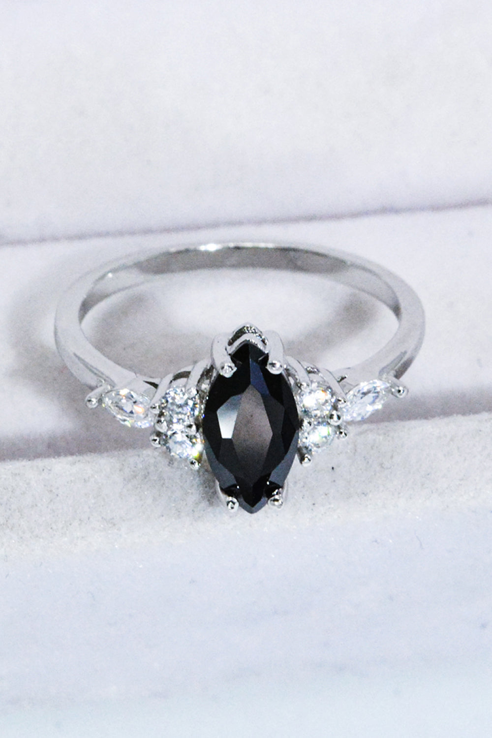 Anello in argento con agata nera