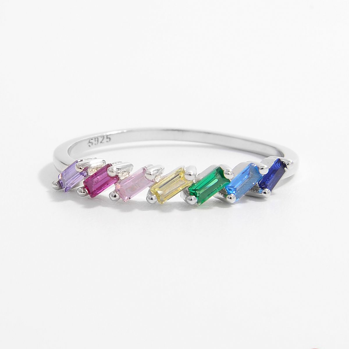Anello in argento con zircone a contrasto