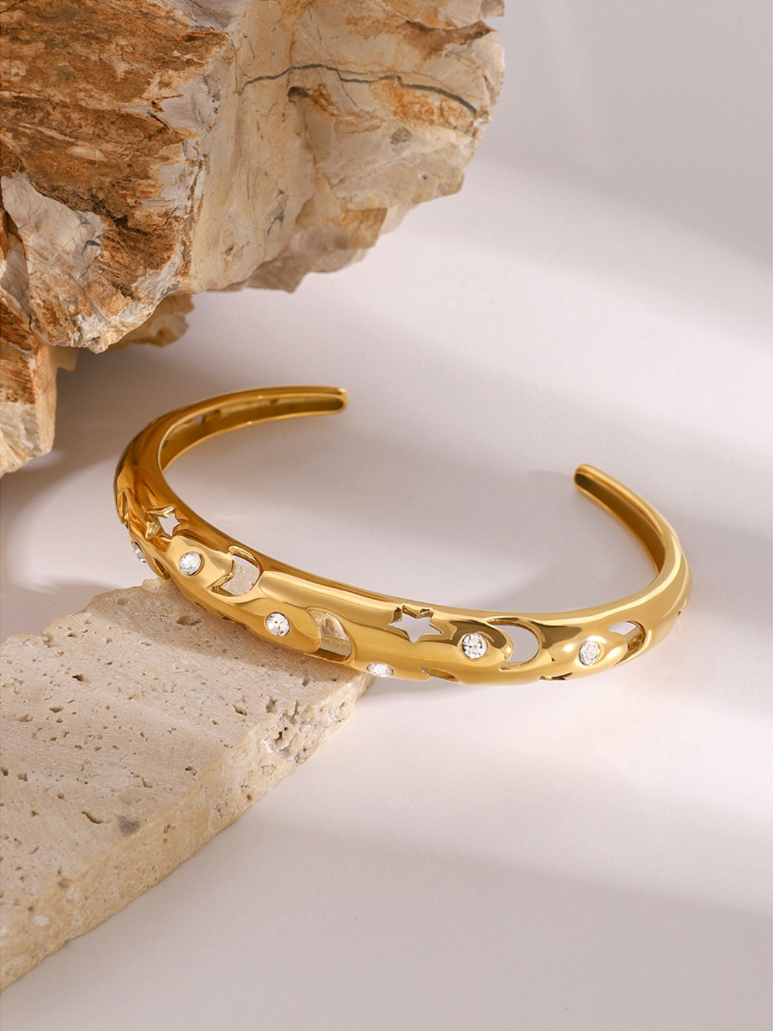 Polsino in acciaio con ritagli e strass