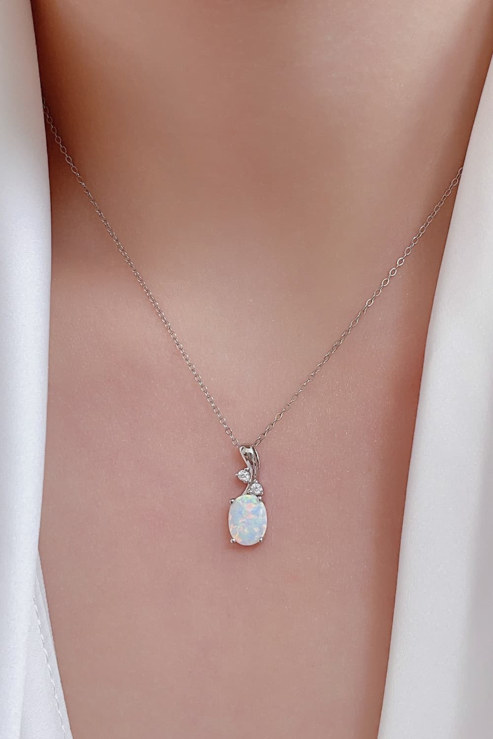 Collana a catena ovale con opale