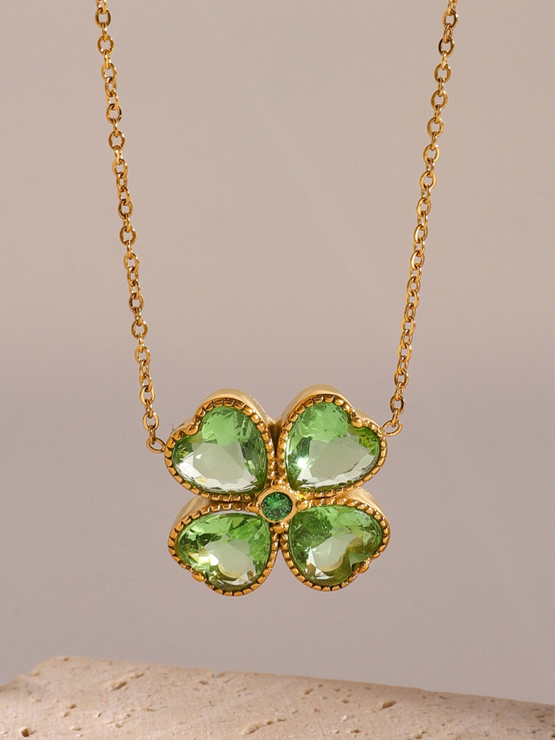 Collana in acciaio con quadrifoglio di zircone