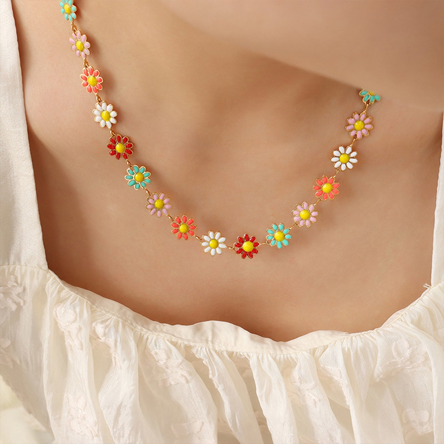 Metallic Floral Pendant Chain