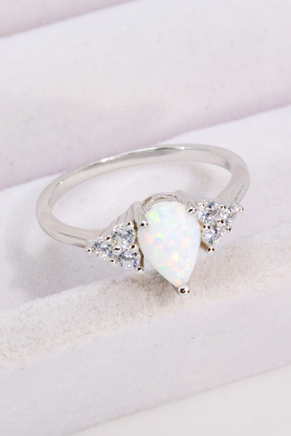 Anillo de ópalo de amor infinito